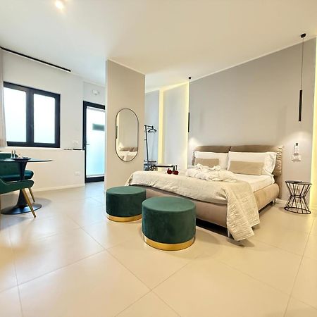 Luxury Apartment - Suite Cavour Bari Bagian luar foto