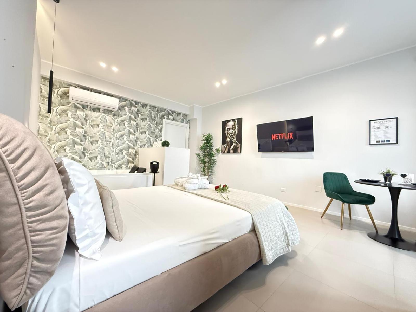 Luxury Apartment - Suite Cavour Bari Bagian luar foto